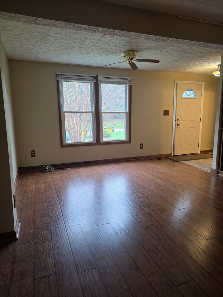 7746 Kidwell Ct - Photo 7 of 26