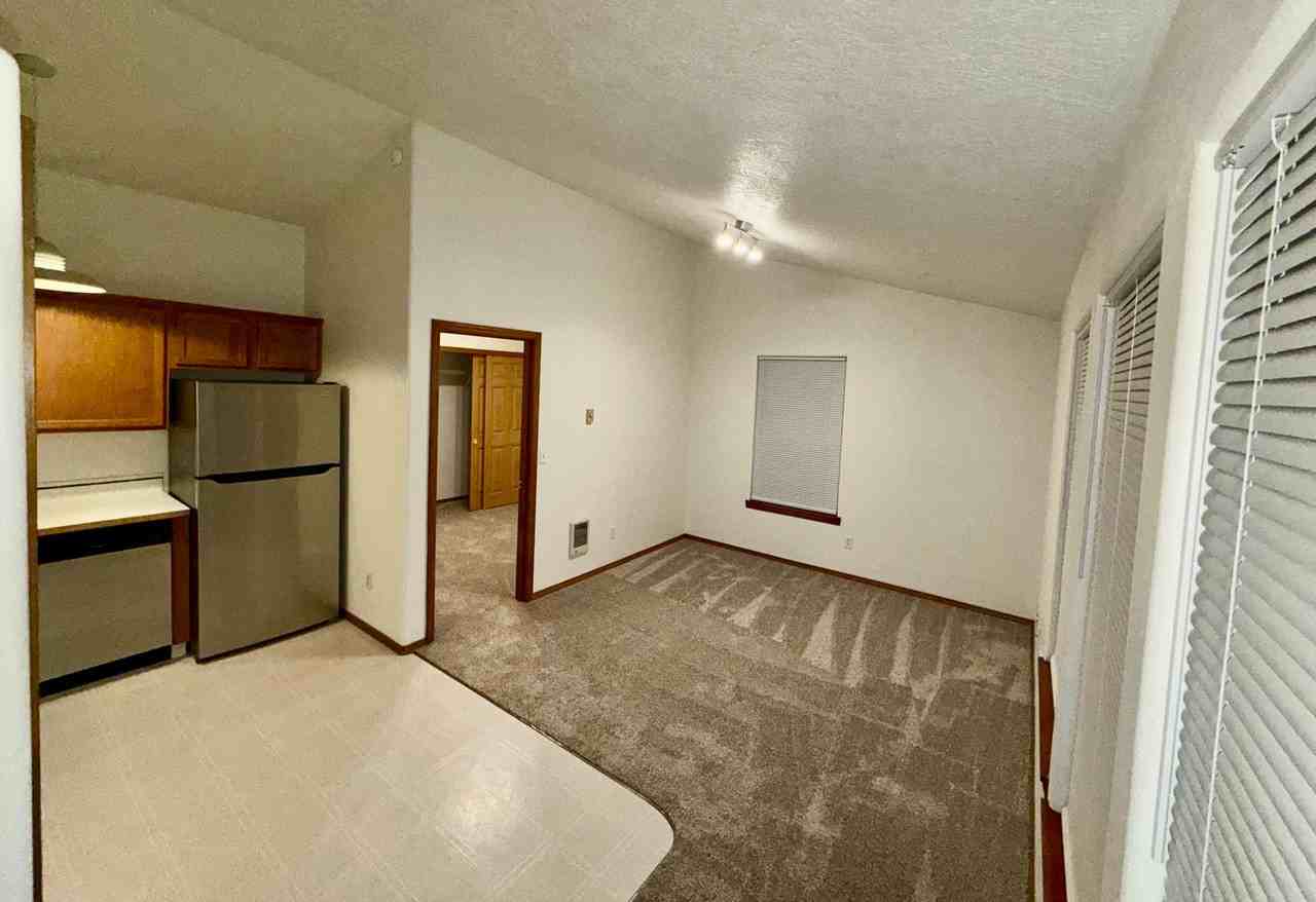 21958 Ne Chinook Way Apt C - Photo 2 of 15