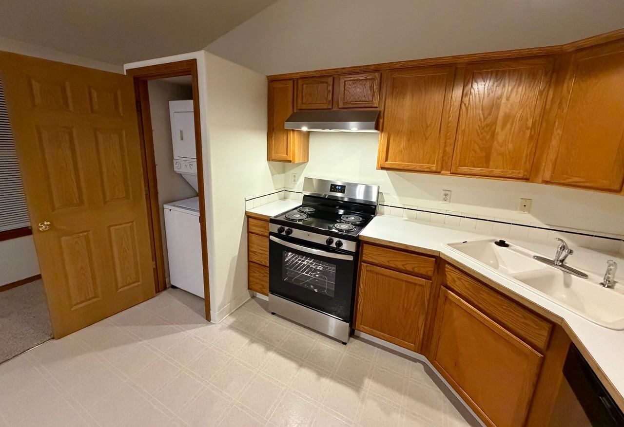 21958 Ne Chinook Way Apt C - Photo 4 of 15