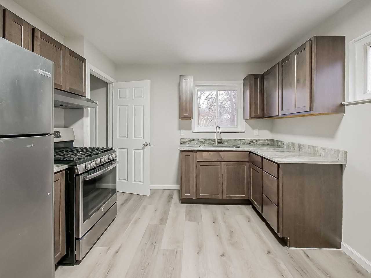 536 Emerson Ave - Photo 2 of 28