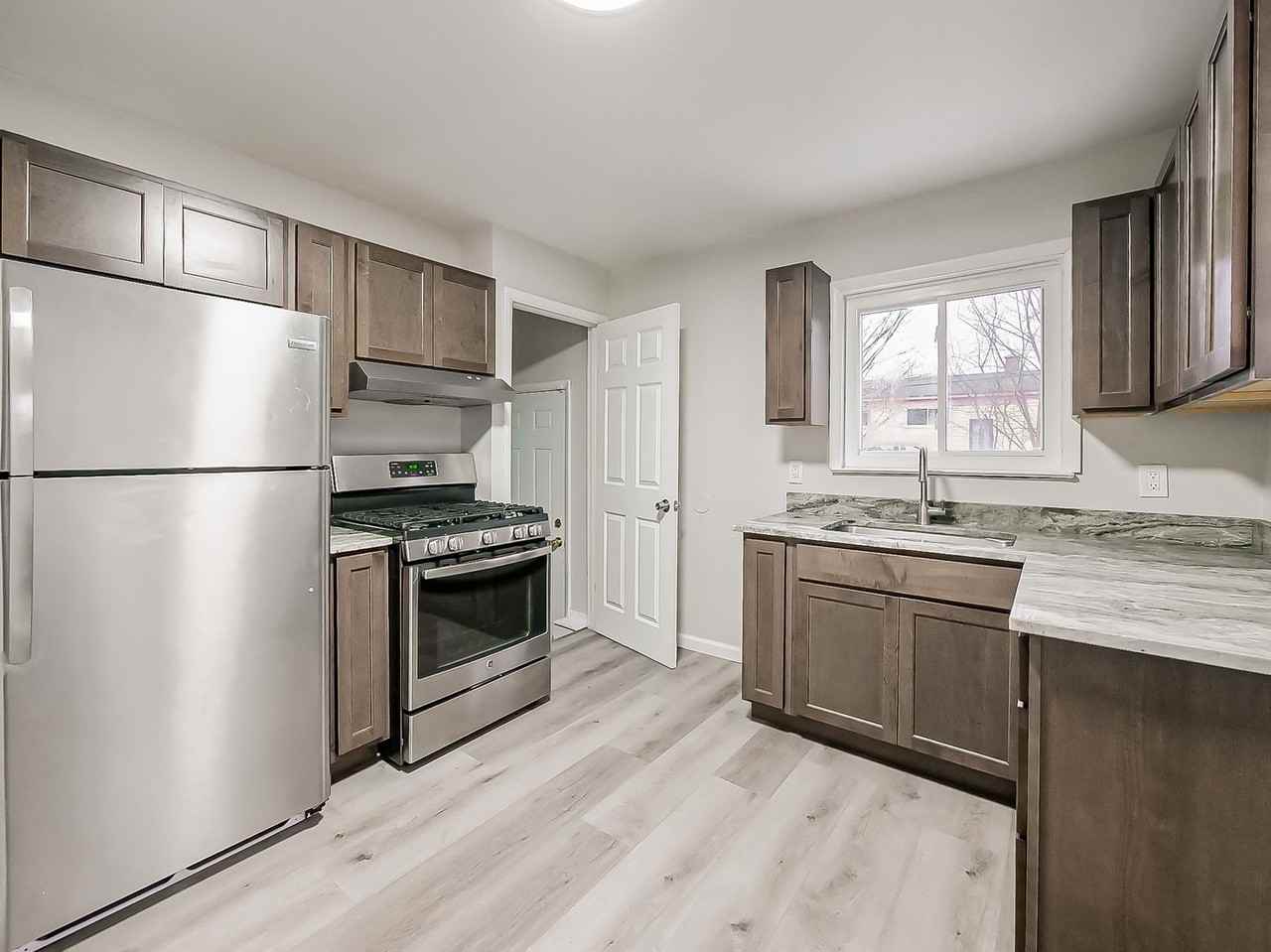 536 Emerson Ave - Photo 4 of 28