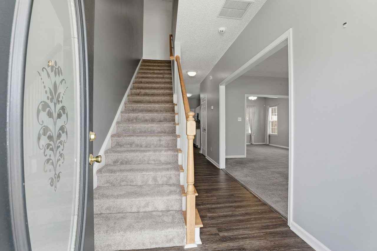 302 Prescott Ct - Photo 5 of 21