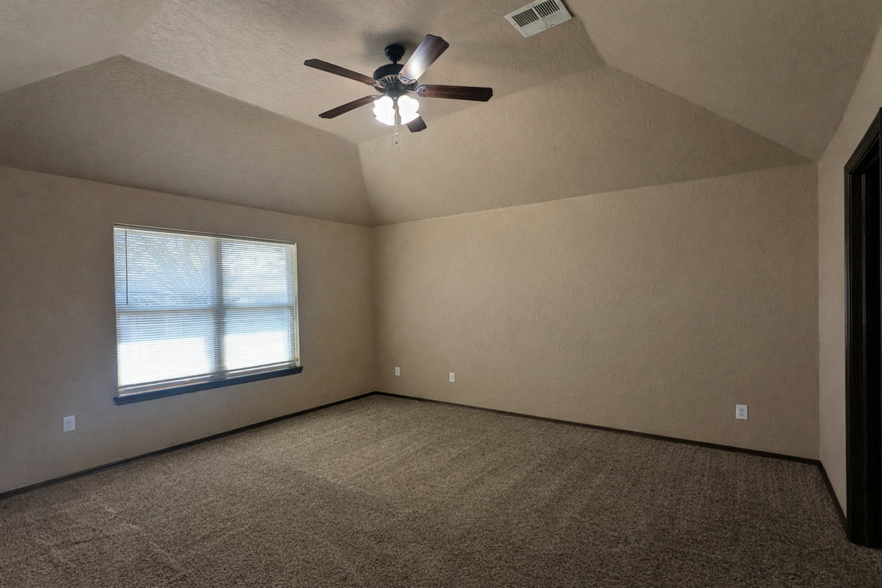 916 Sw 15th St - Photo 5 of 15