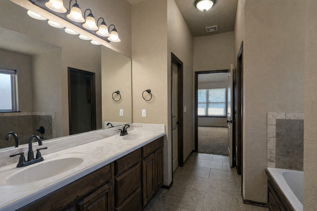 916 Sw 15th St - Photo 7 of 15