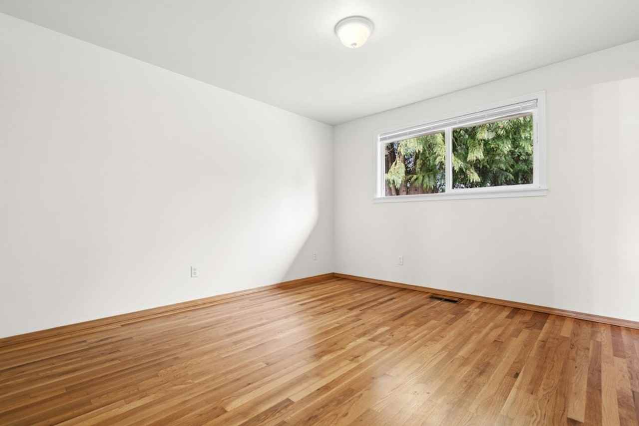 2210 167th Ave Ne - Photo 4 of 21