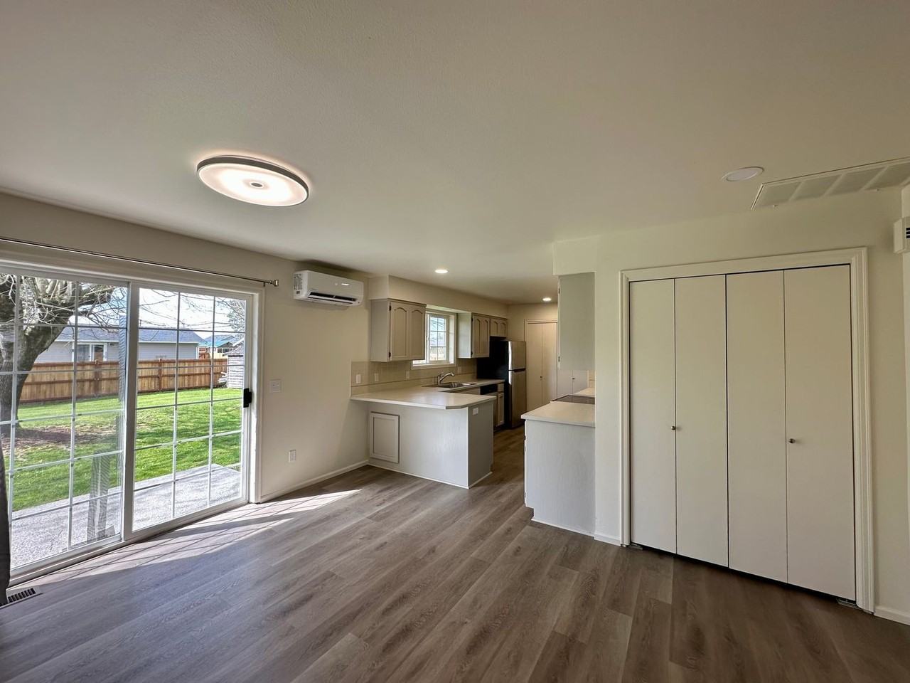 905 Nooksack Ave #A - Photo 3 of 13