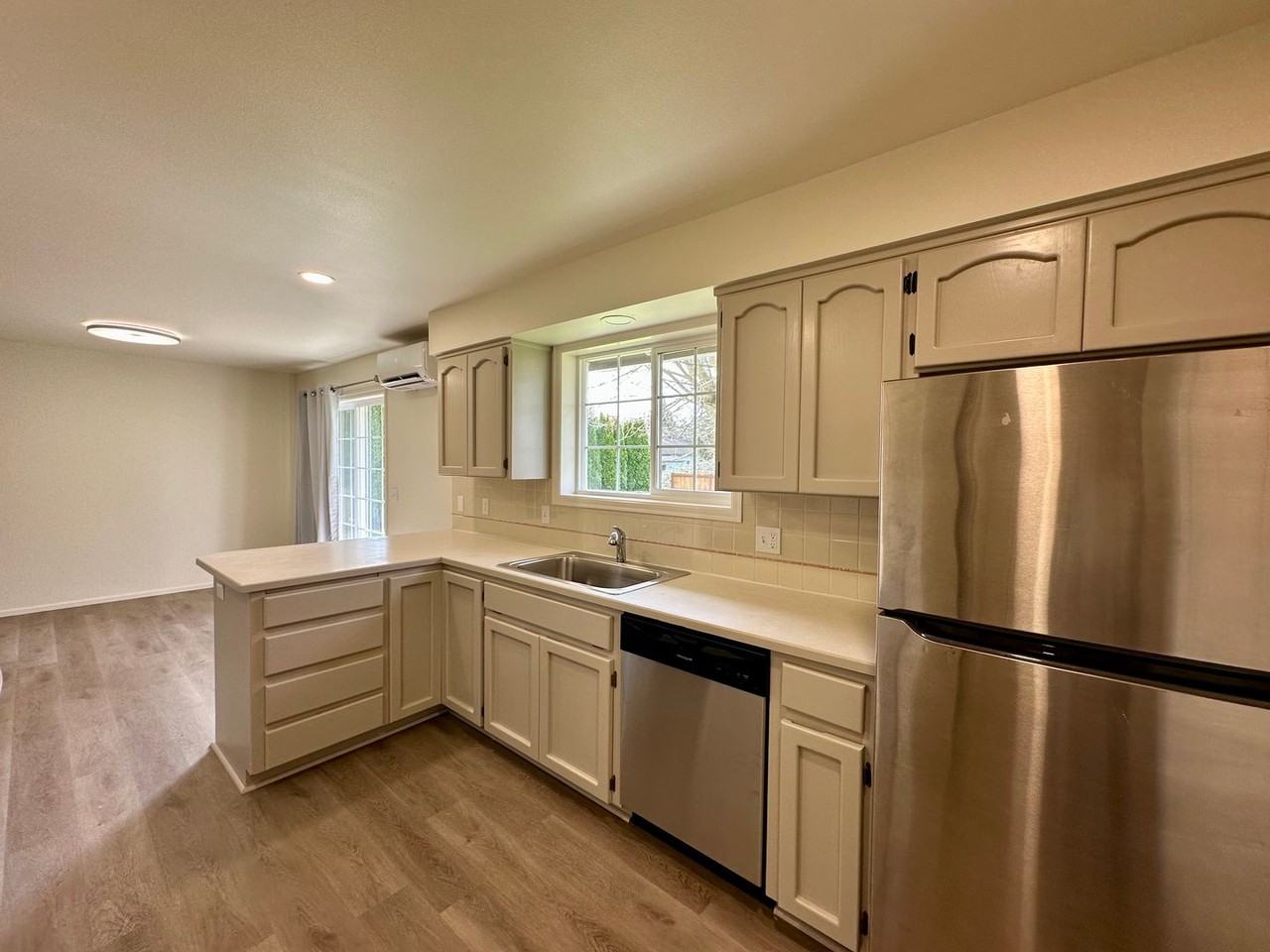 905 Nooksack Ave #A - Photo 5 of 13