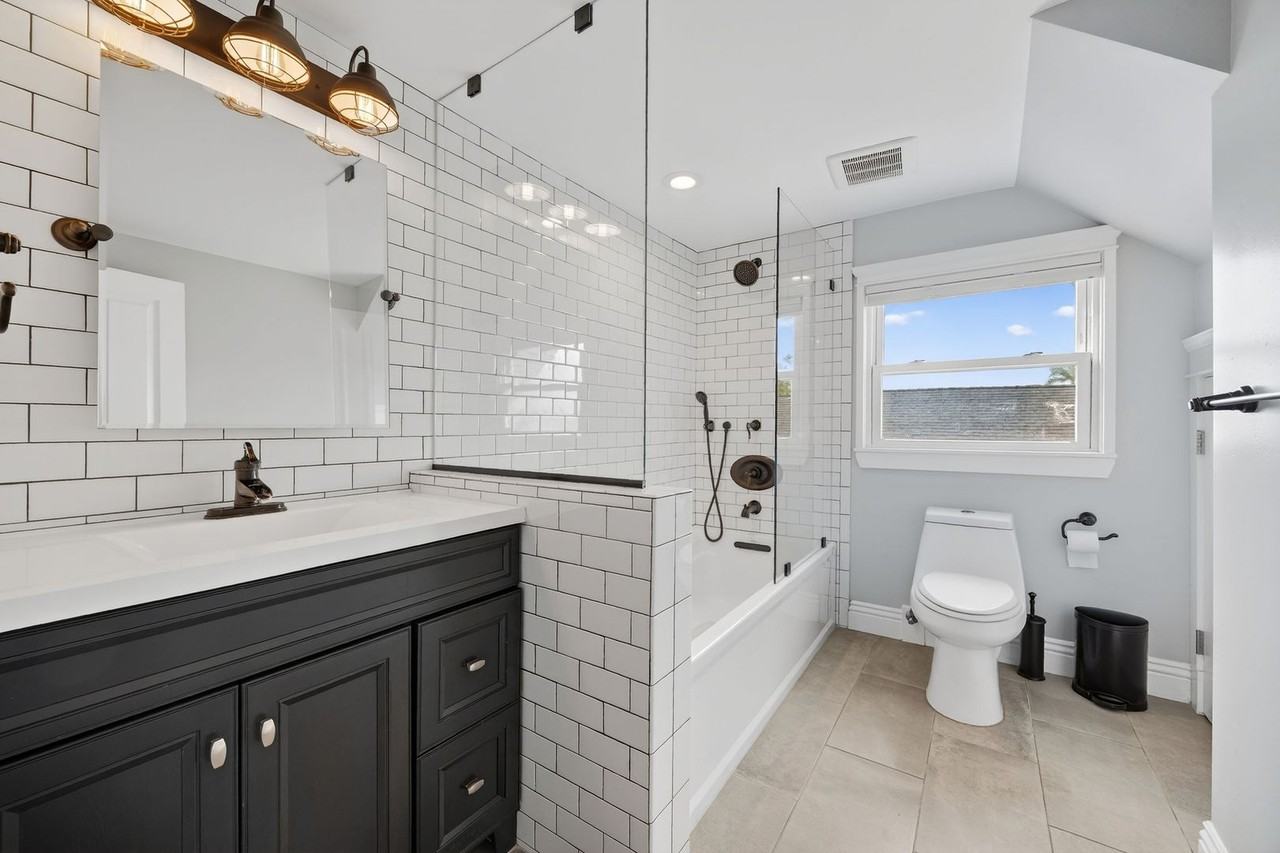 1738 30th St - Photo 7 of 22