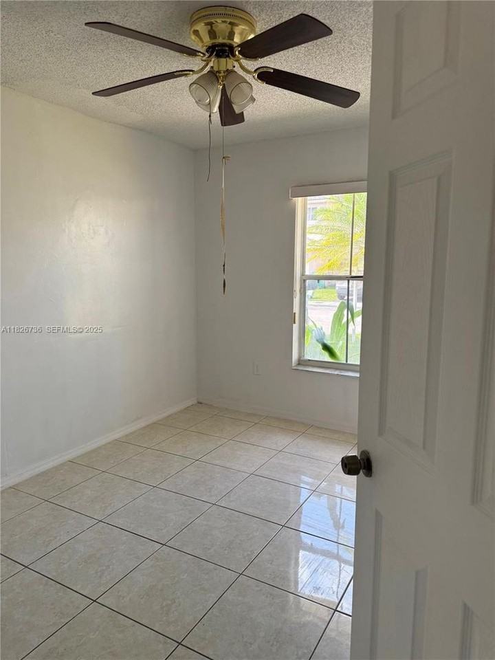 12090 Sw 250th Ter - Photo 6 of 13