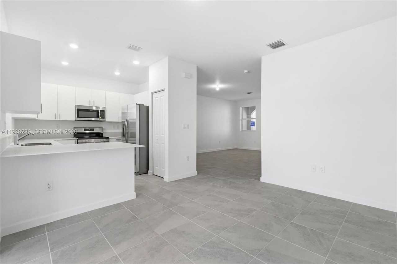 2705 Se 25th Ave - Photo 7 of 21