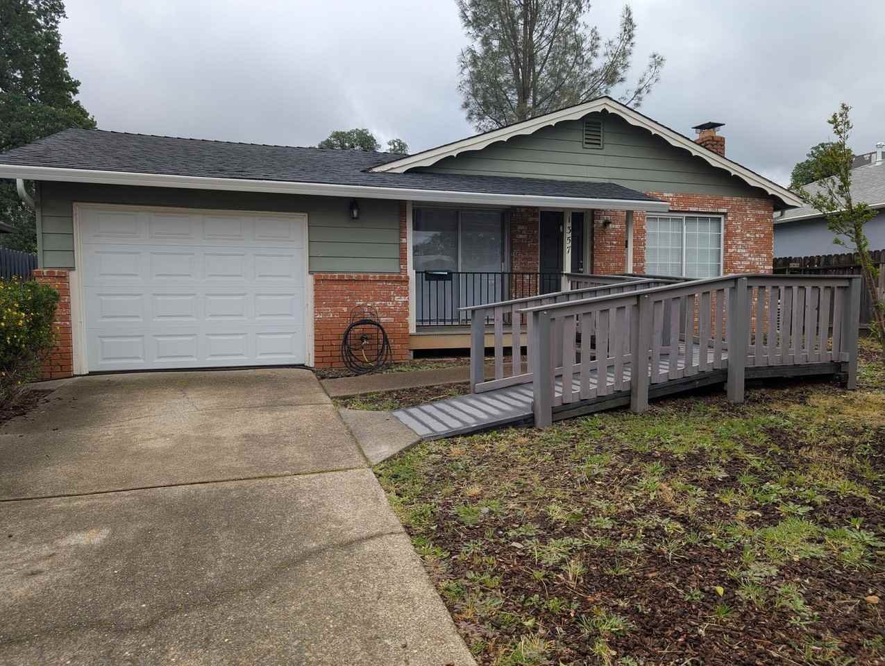 1357 Jeffries St - Photo 2 of 19