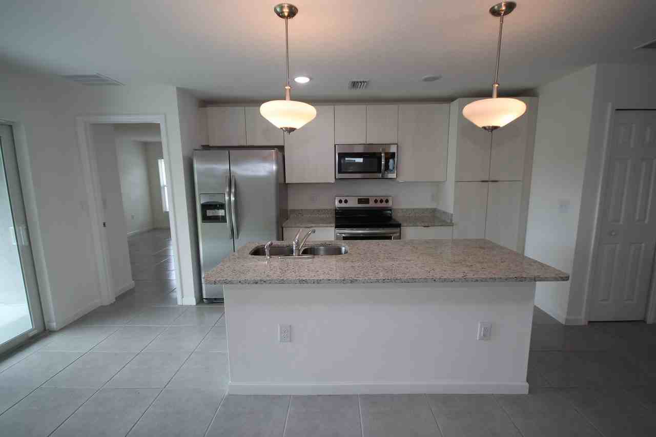 1850 Ashcroft St Nw - Photo 5 of 21