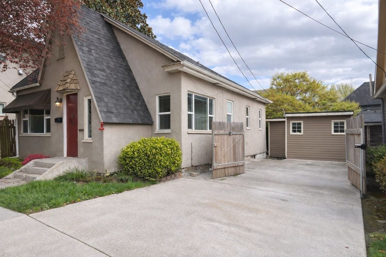 309 W Mcloughlin Blvd - Photo 2 of 20