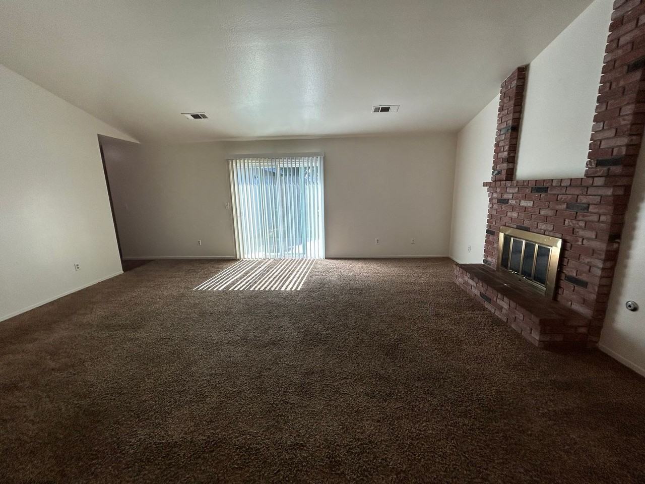 1846 N Selina Ct - Photo 4 of 23