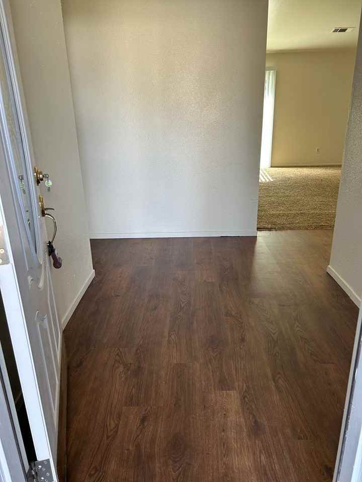 1846 N Selina Ct - Photo 5 of 23