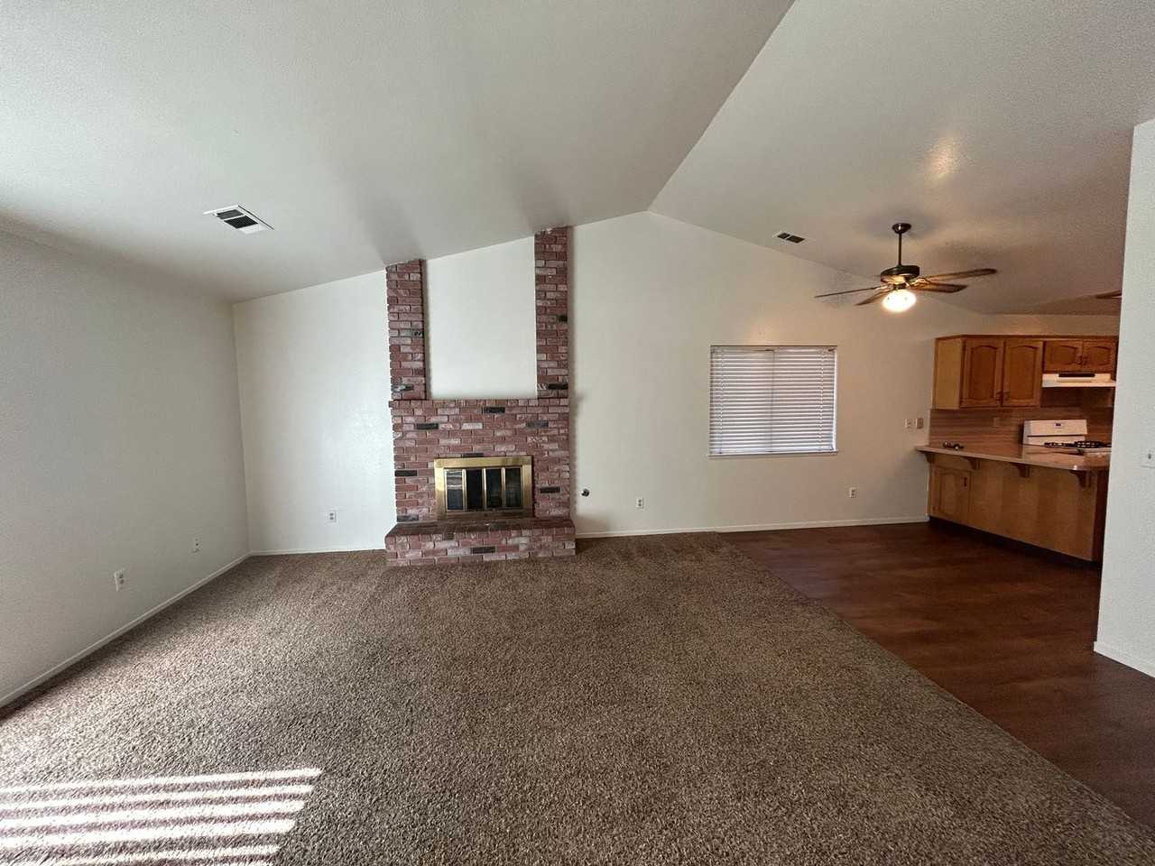 1846 N Selina Ct - Photo 7 of 23