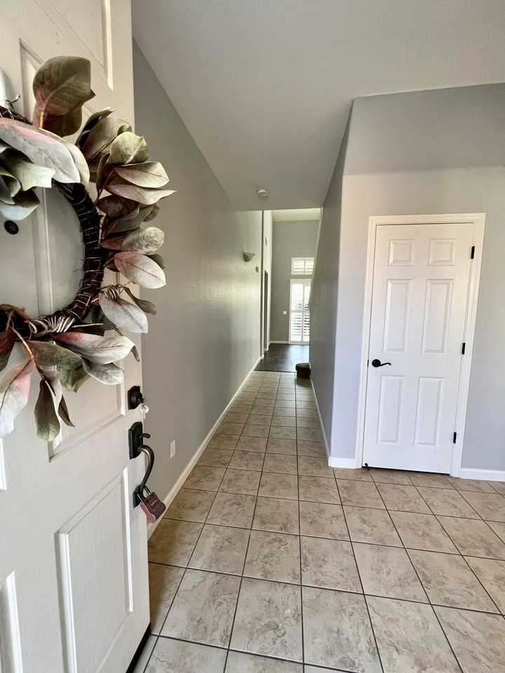 3235 N Memory St - Photo 2 of 31