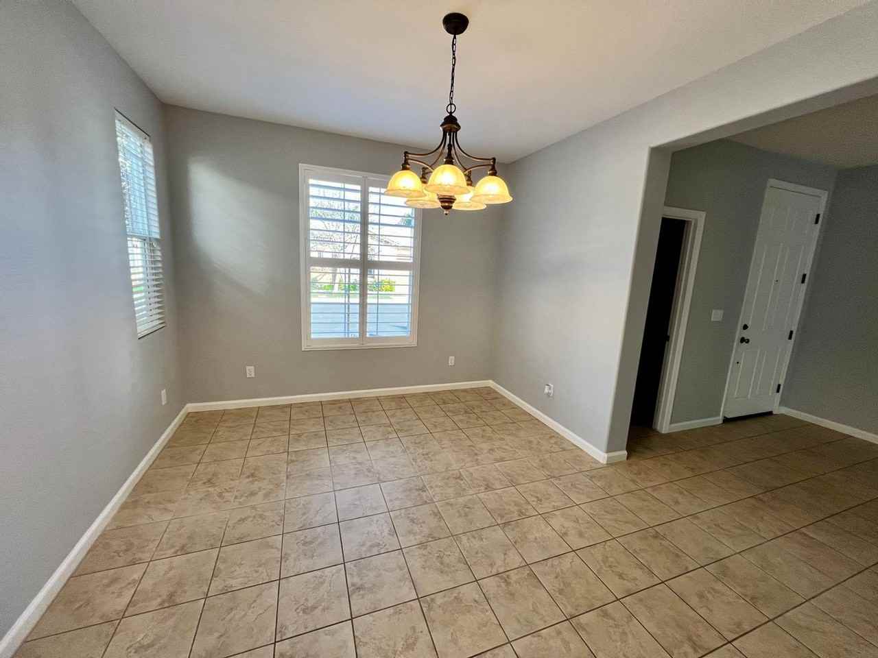 3235 N Memory St - Photo 3 of 31