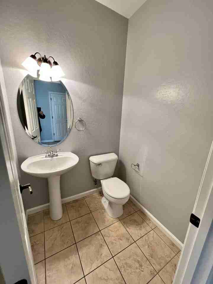 3235 N Memory St - Photo 4 of 31