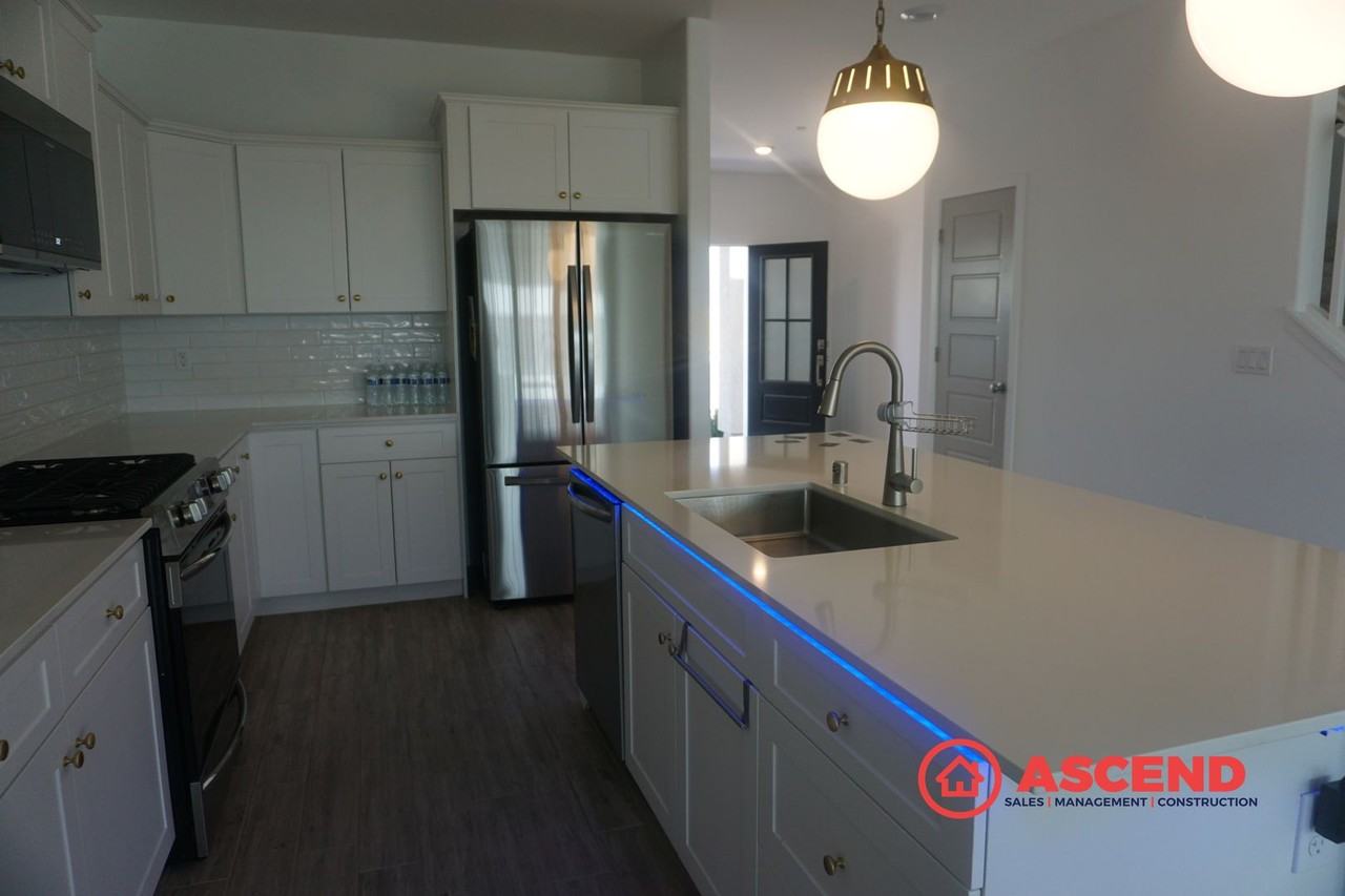 3301 Twin Knolls Ln - Photo 2 of 15