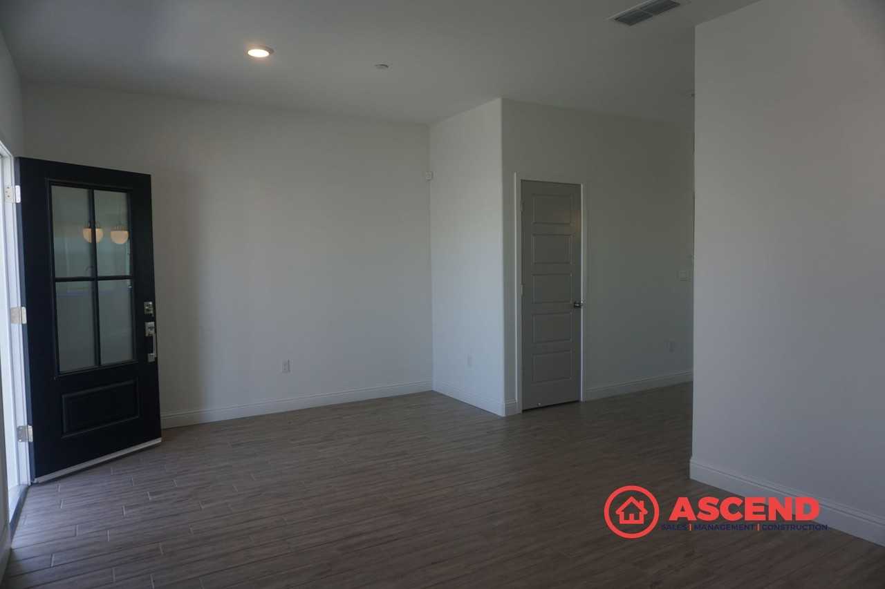 3301 Twin Knolls Ln - Photo 6 of 15