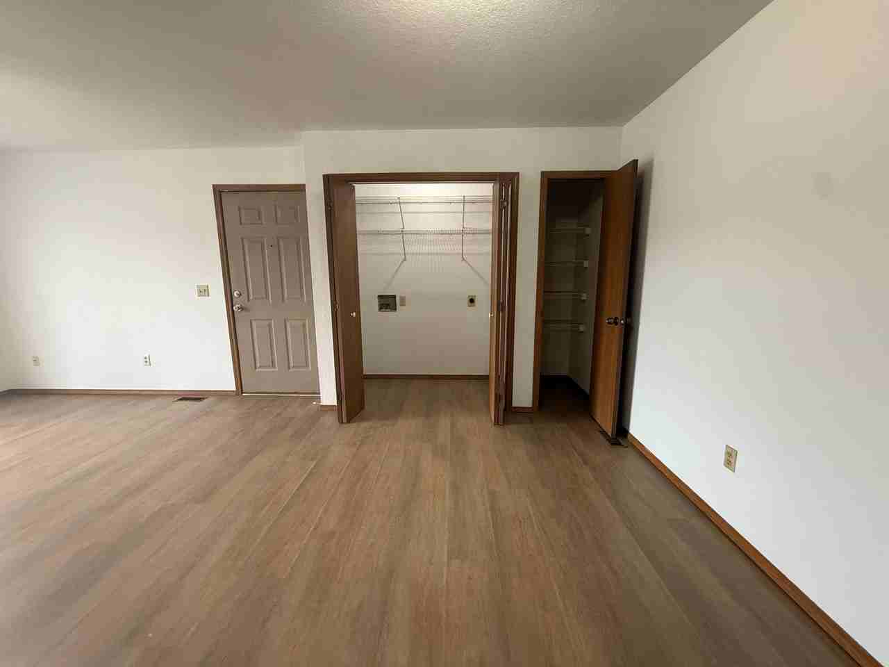 2862 S Meadowbrook Ave #4 - Photo 3 of 7