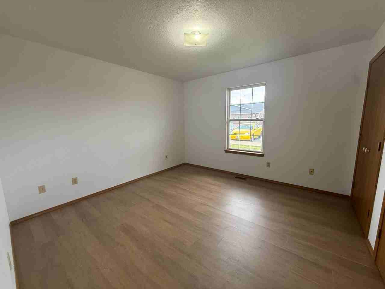 2862 S Meadowbrook Ave #4 - Photo 5 of 7