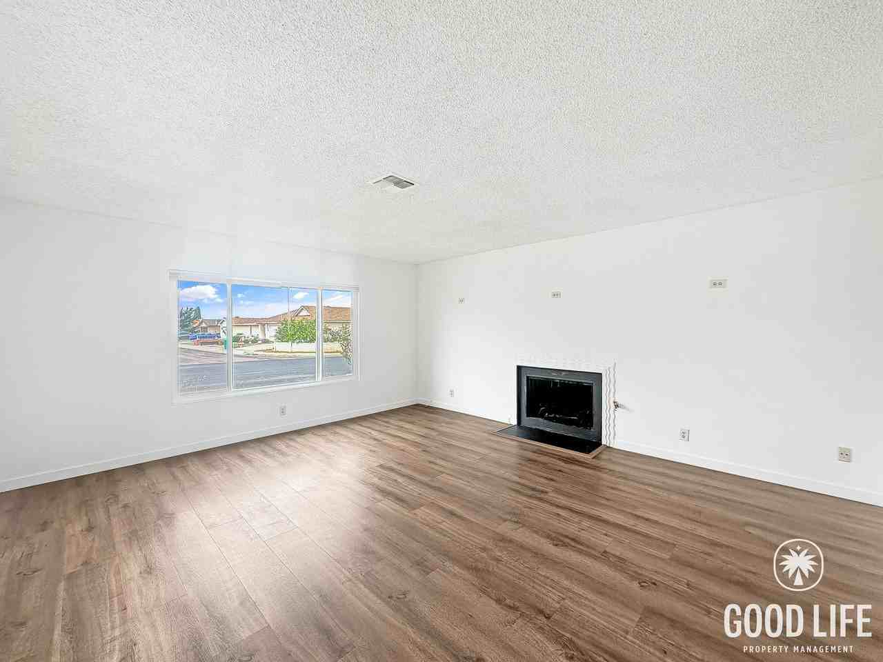 10865 Deering St - Photo 4 of 20