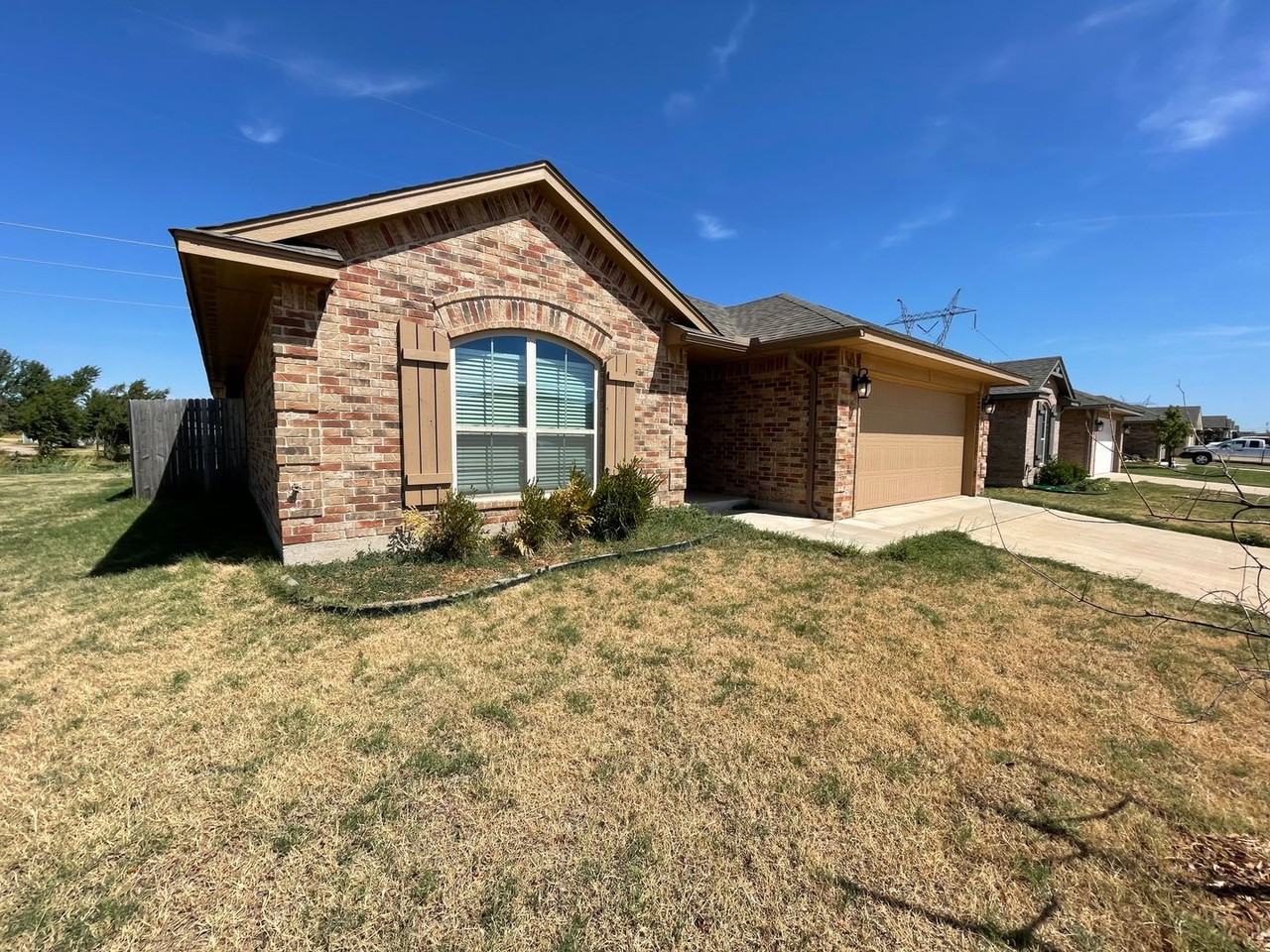 9501 Ashford Dr - Photo 2 of 25