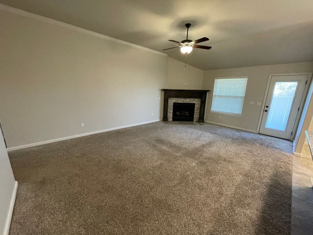 9501 Ashford Dr - Photo 5 of 25