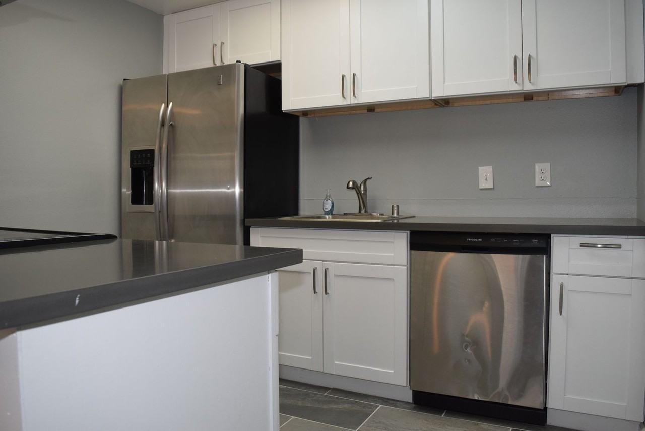 6505 Hillsdale Blvd - Photo 4 of 13