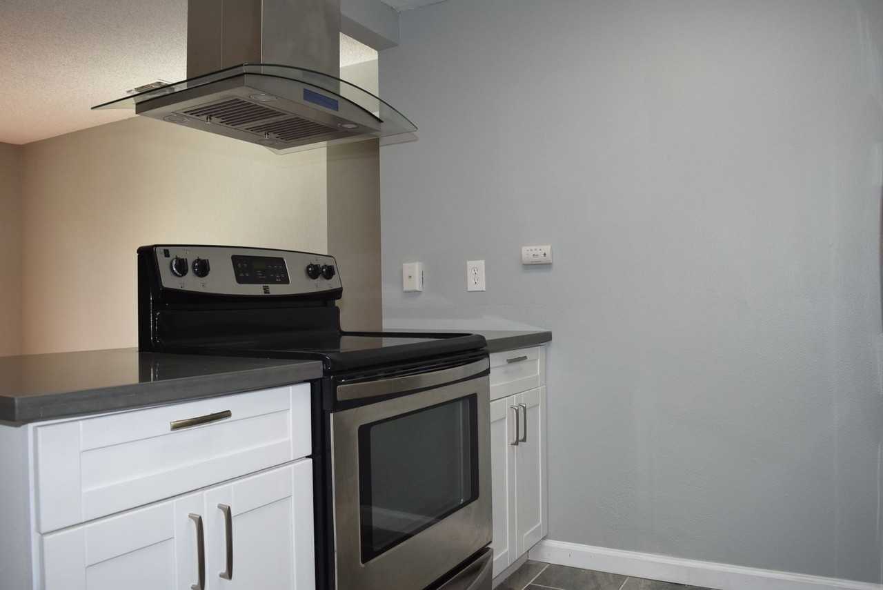 6505 Hillsdale Blvd - Photo 5 of 13