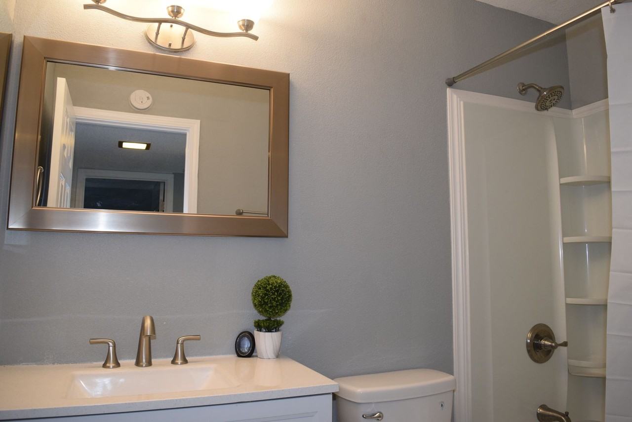 6505 Hillsdale Blvd - Photo 3 of 13