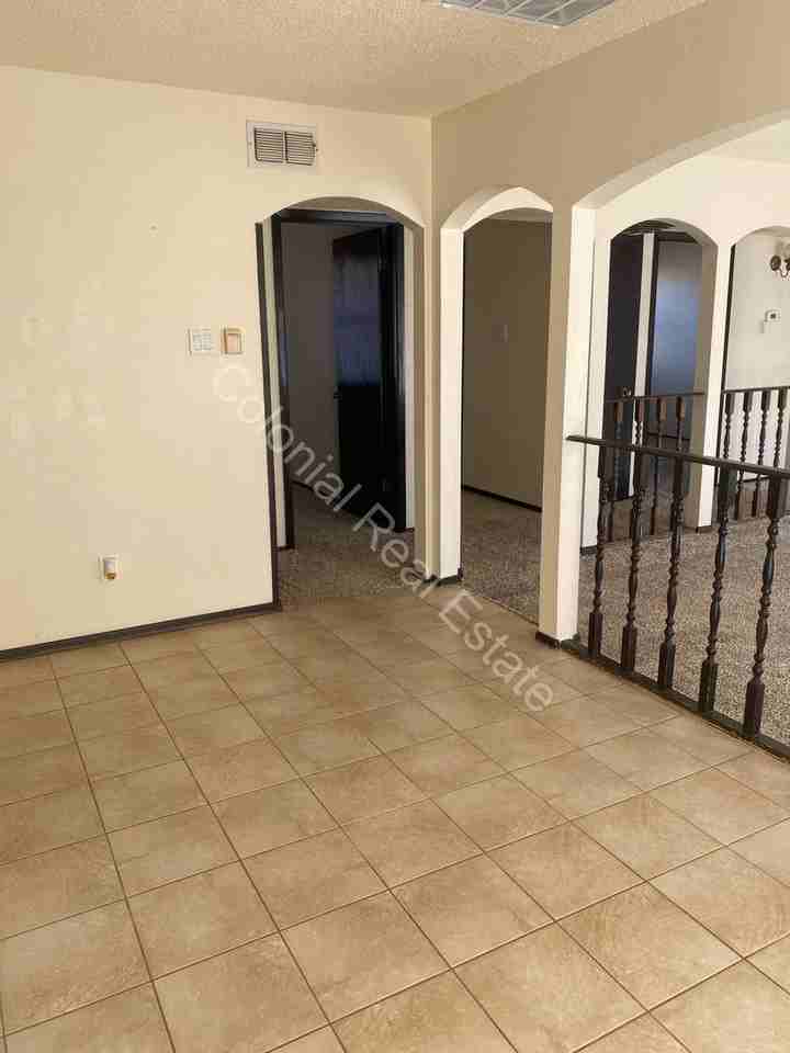 513 Tucker Ave - Photo 2 of 16