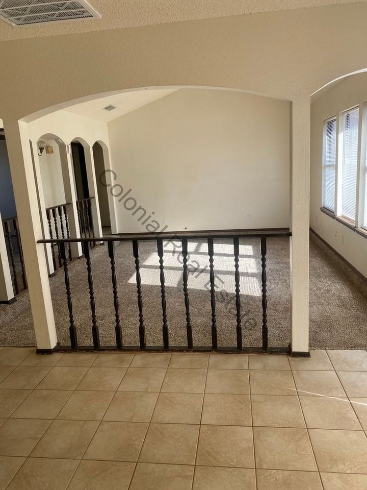 513 Tucker Ave - Photo 3 of 16