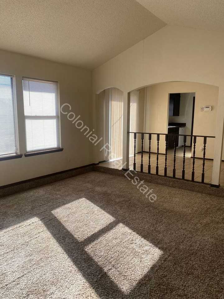 513 Tucker Ave - Photo 4 of 16