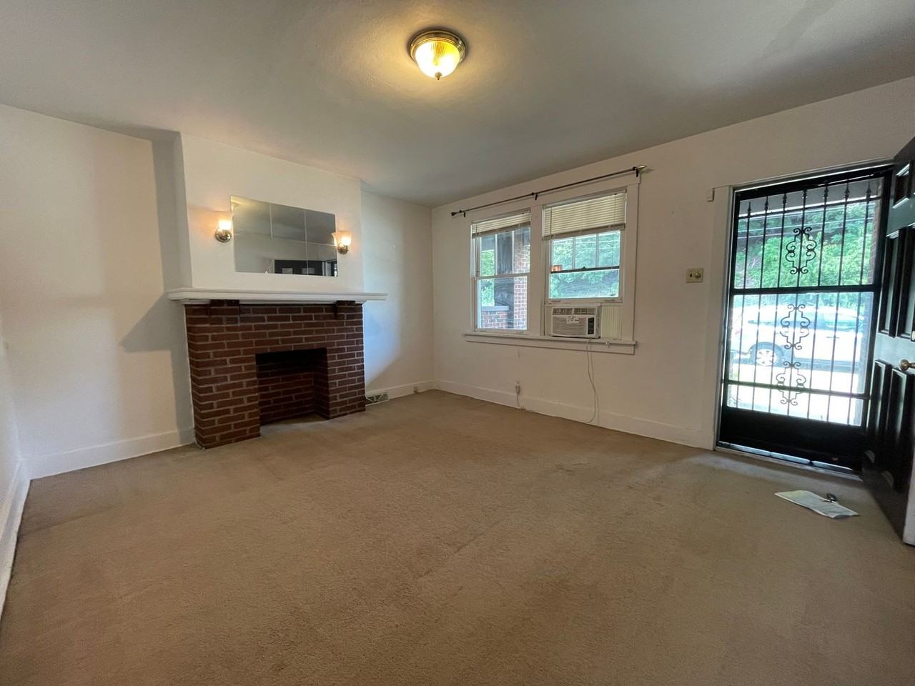 1874 Morningside Ave - Photo 4 of 12