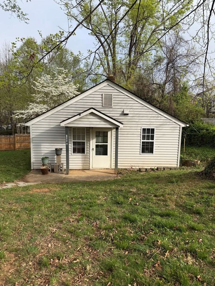 1305 Cherry Ave Apt E - Photo 2 of 5