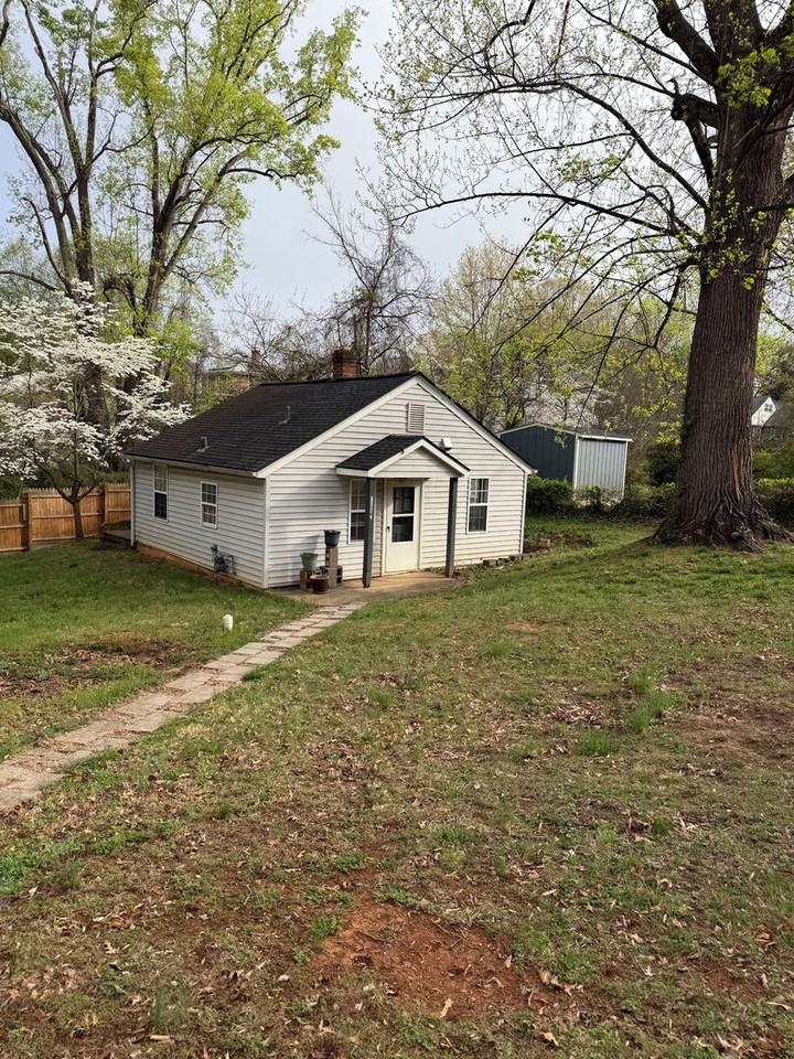 1305 Cherry Ave Apt E - Photo 3 of 5