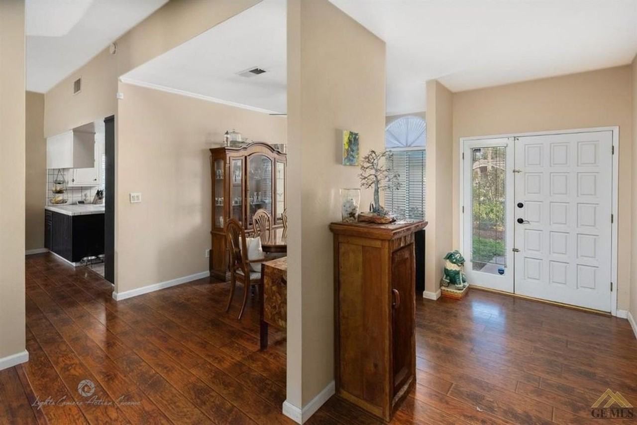 9805 Mesa Oak Dr - Photo 2 of 8