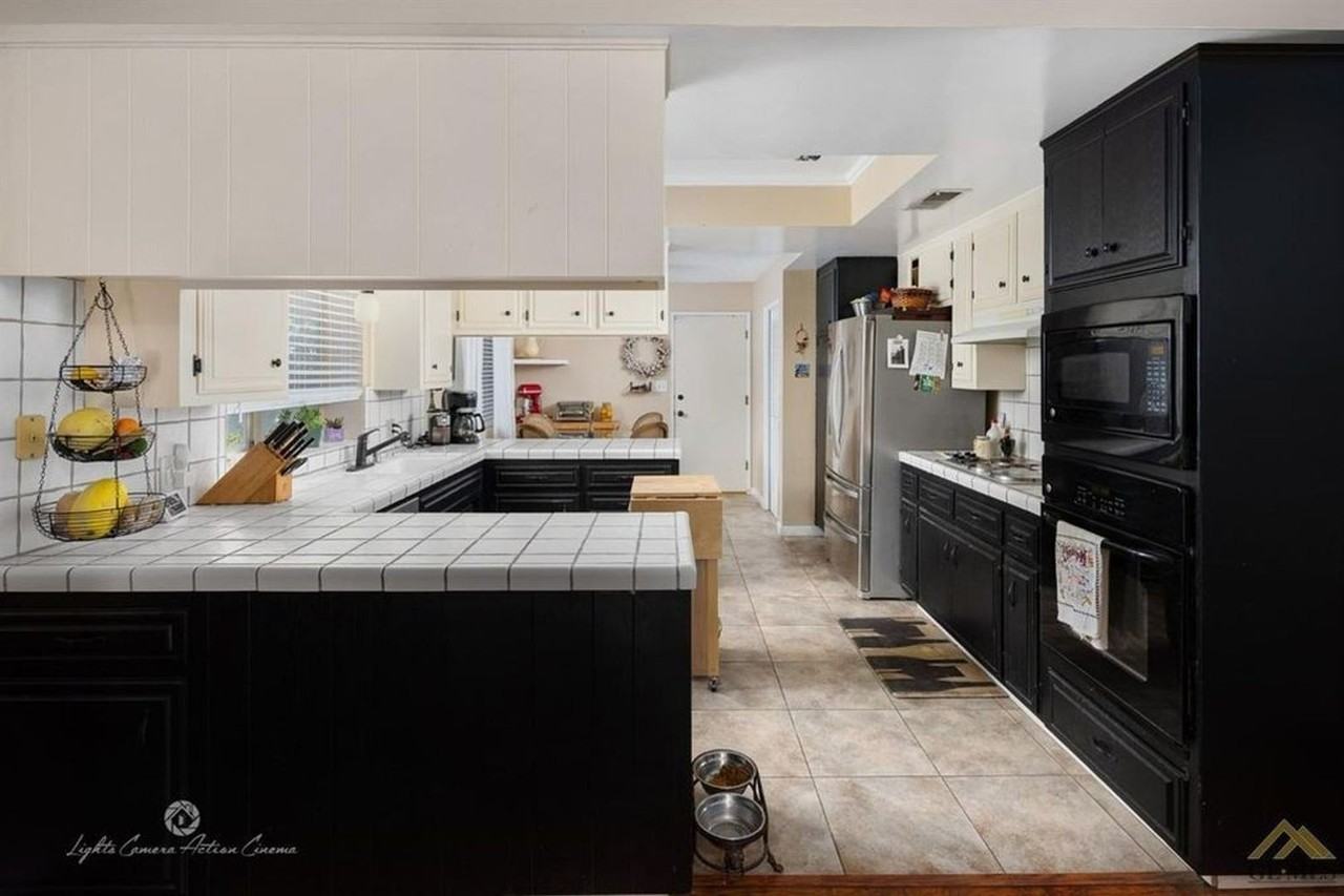 9805 Mesa Oak Dr - Photo 3 of 8