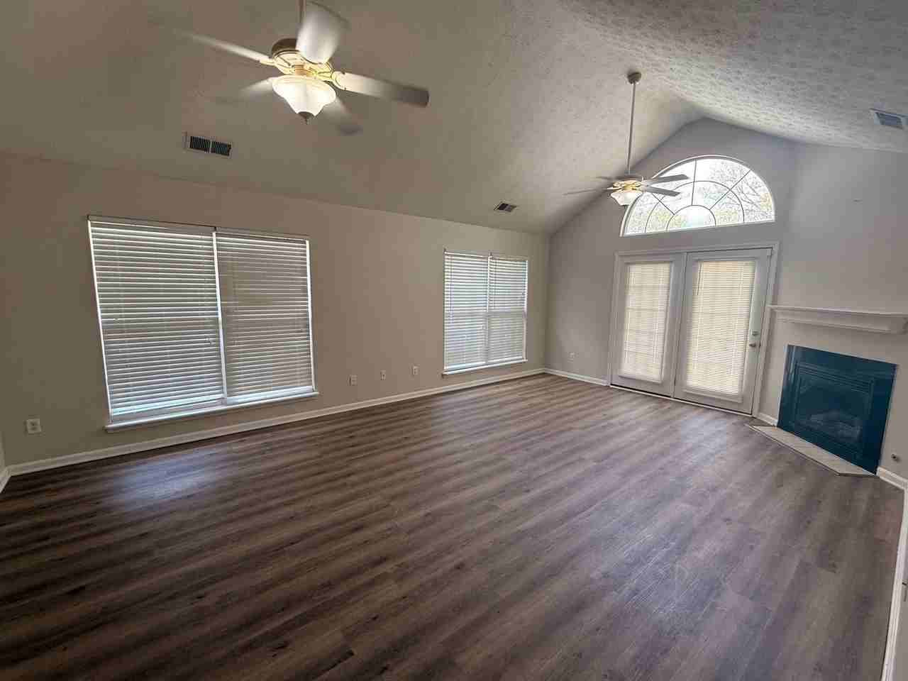 405 Fledge Dr - Photo 2 of 13