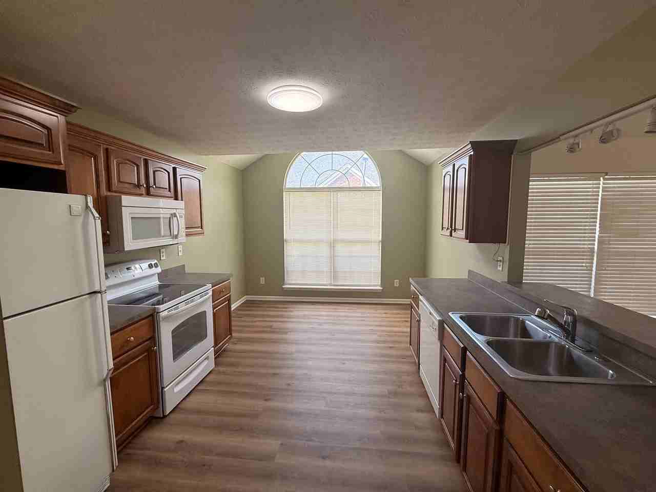 405 Fledge Dr - Photo 3 of 13