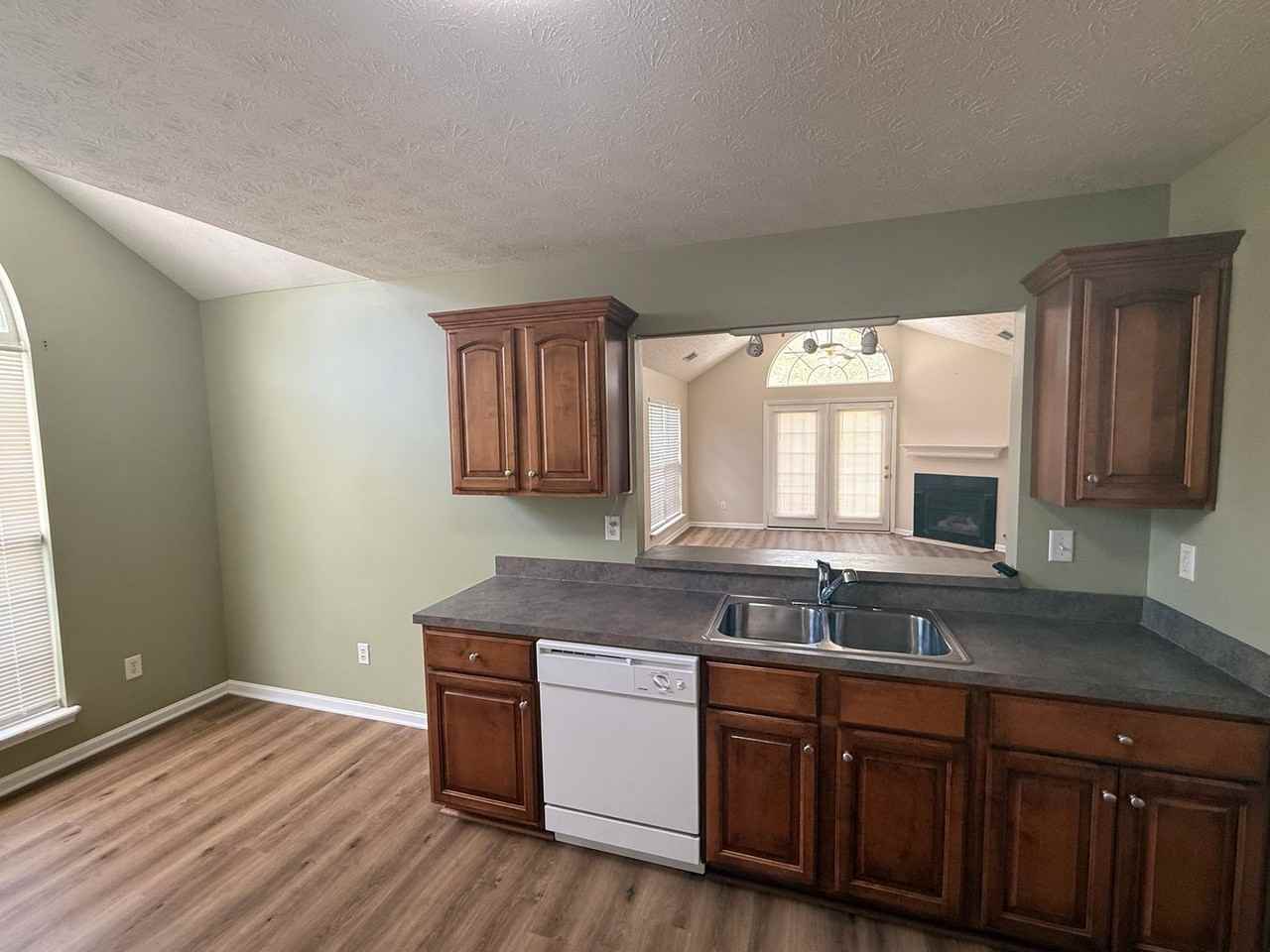 405 Fledge Dr - Photo 4 of 13