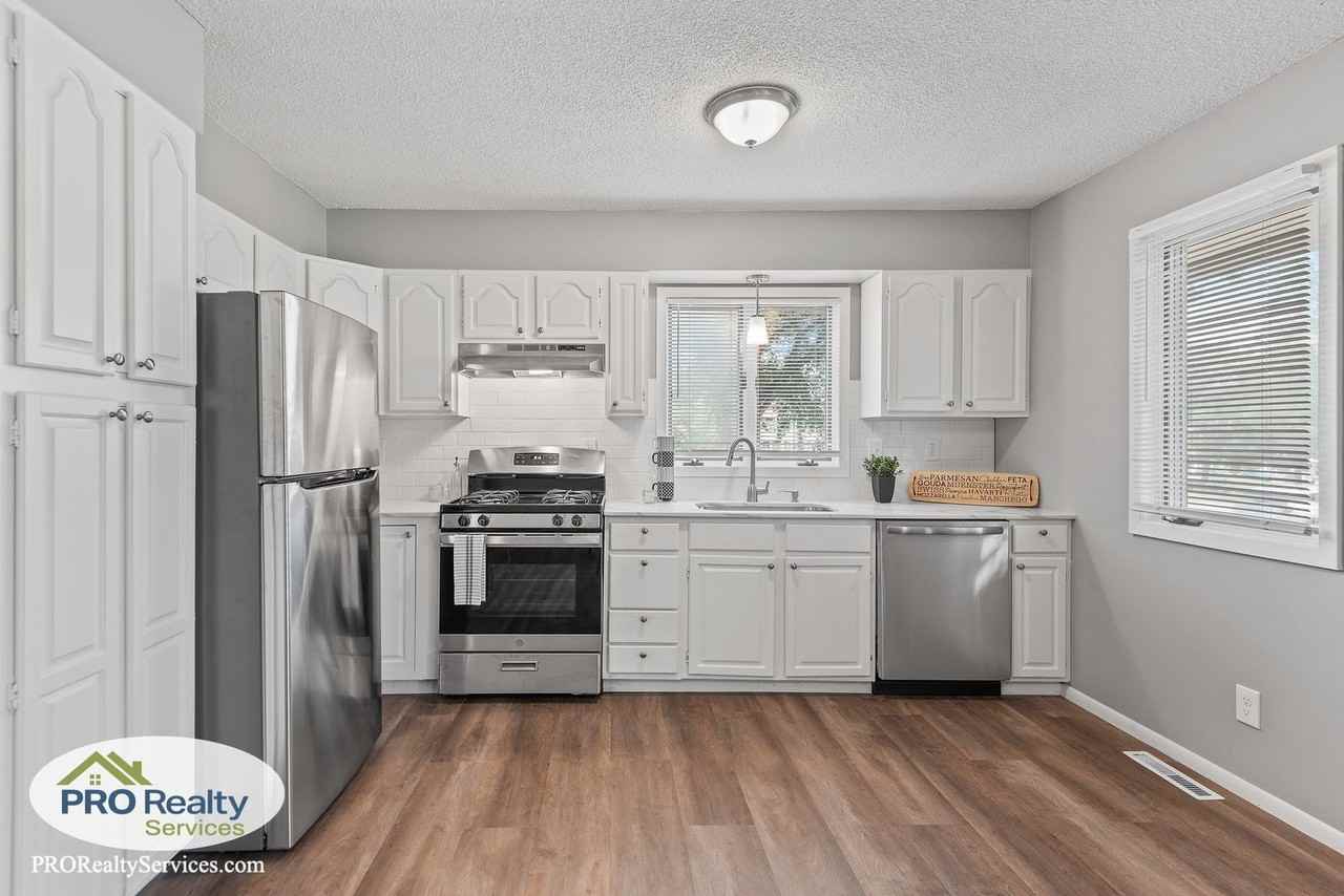 4421 36th Ave N - Photo 2 of 34