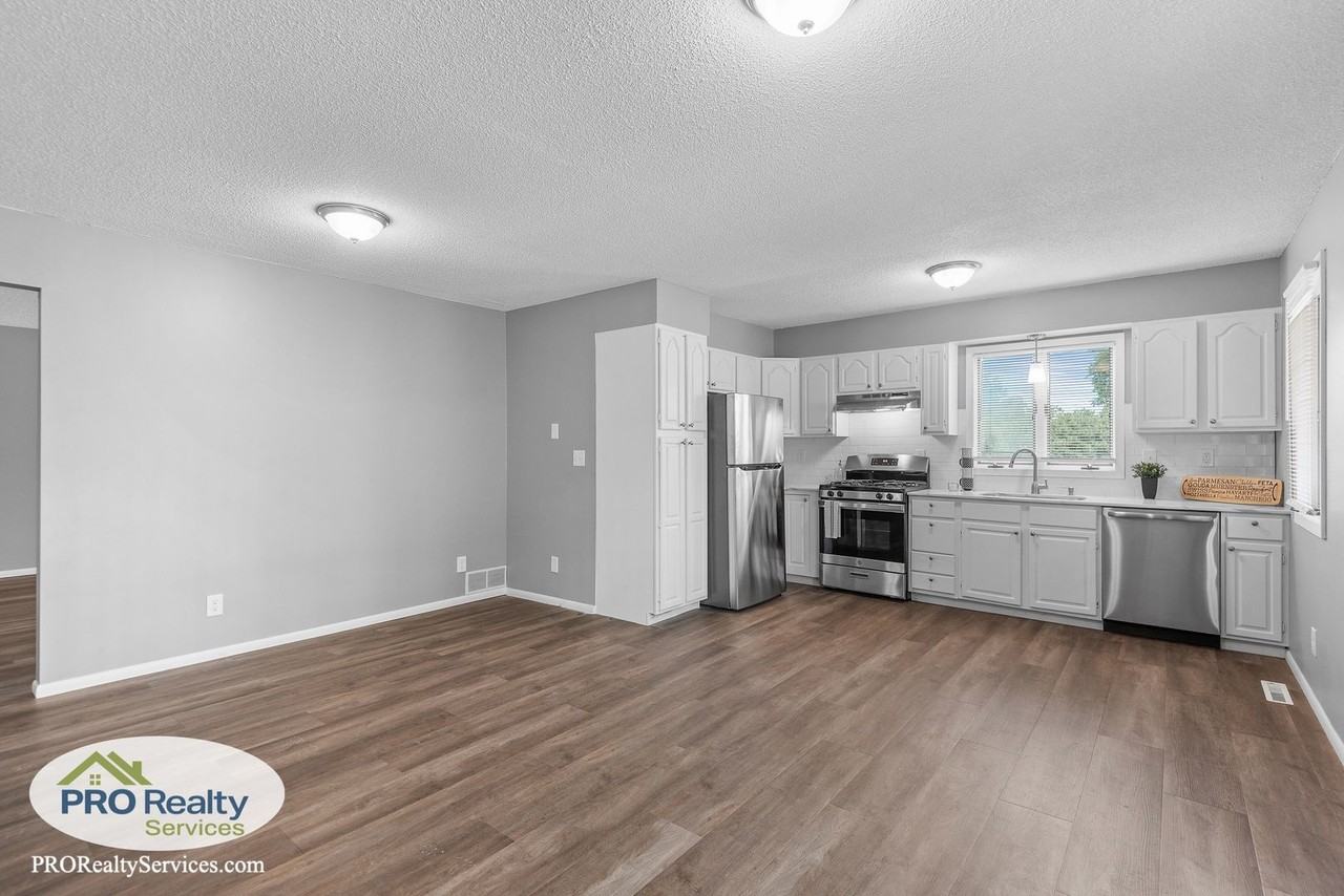 4421 36th Ave N - Photo 3 of 34