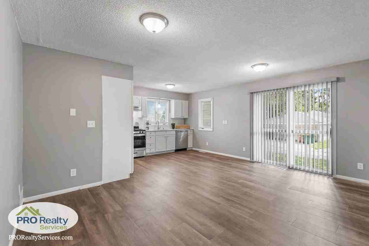 4421 36th Ave N - Photo 4 of 34