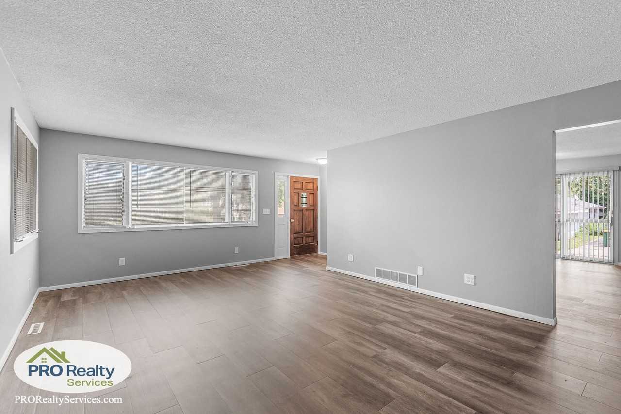 4421 36th Ave N - Photo 6 of 34