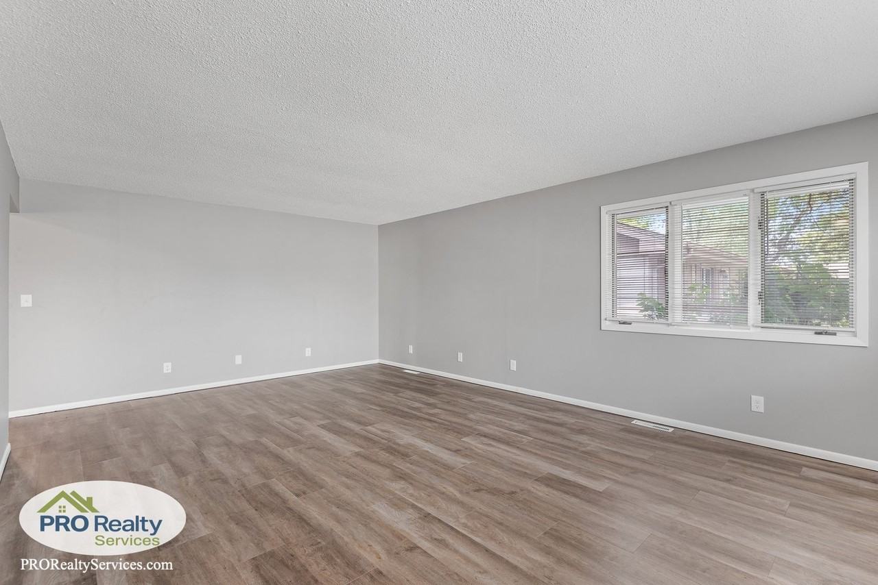 4421 36th Ave N - Photo 7 of 34