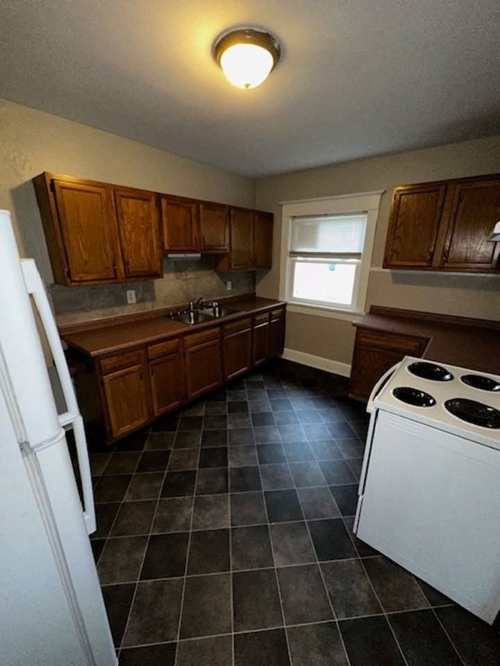 1214 S Pershing Dr - Photo 4 of 9